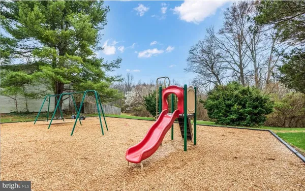 $2,850 | 5822 Burke Manor Court, Burke, VA 22015