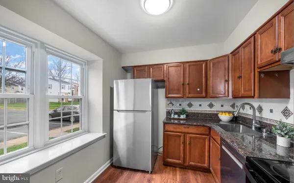 $2,850 | 5822 Burke Manor Court, Burke, VA 22015