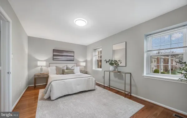 $2,850 | 5822 Burke Manor Court, Burke, VA 22015