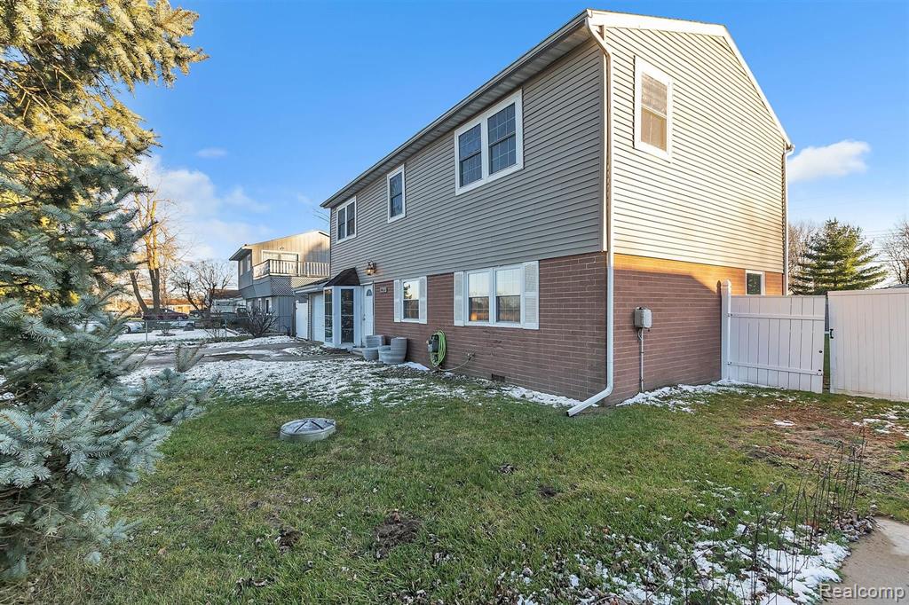 48637 Bemis Road Belleville, MI 48111 - Photo 4 of 42