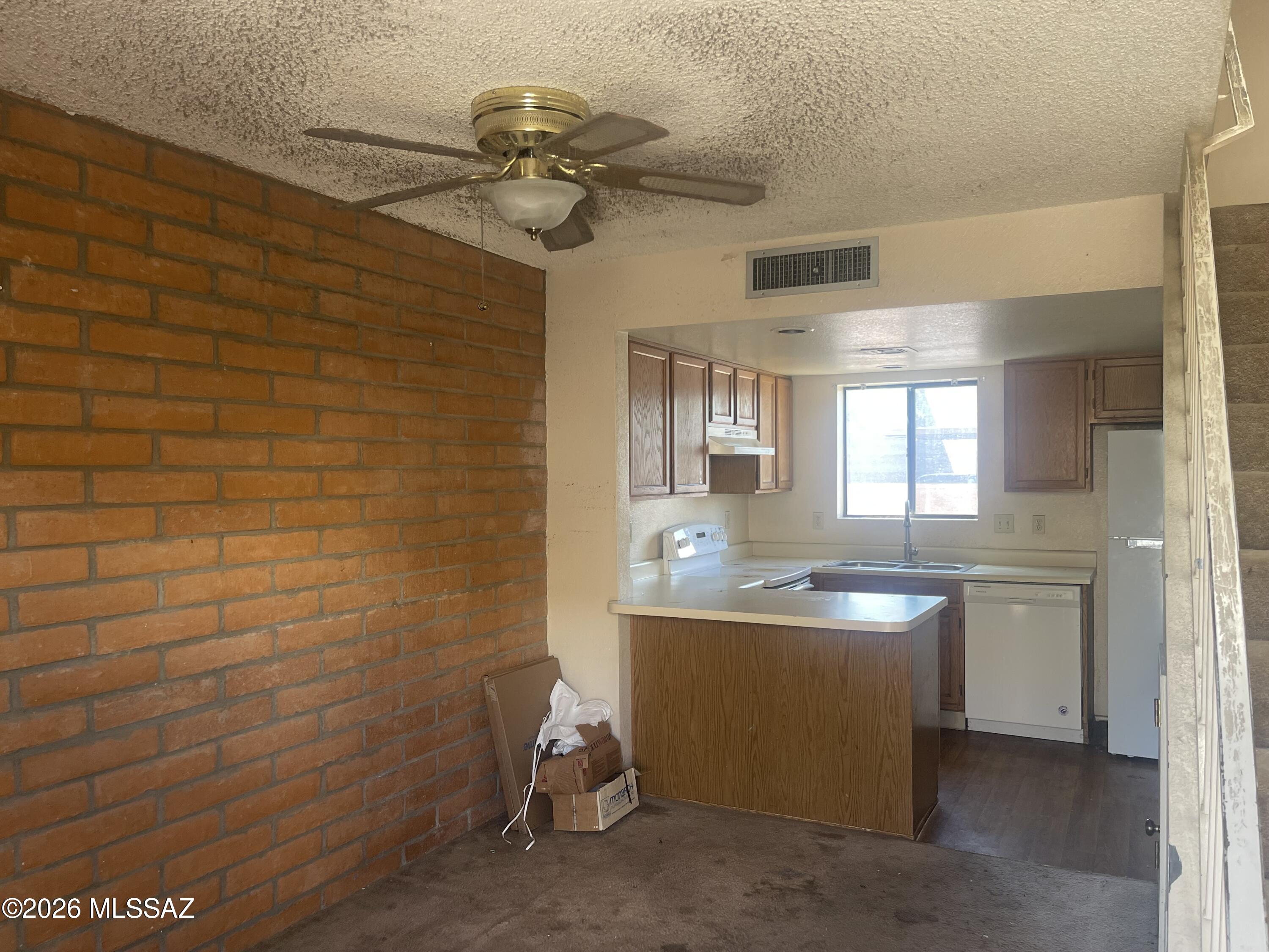 122 East Pastime Road Tucson, AZ 85705 - Photo 3 of 12 IMG_8379