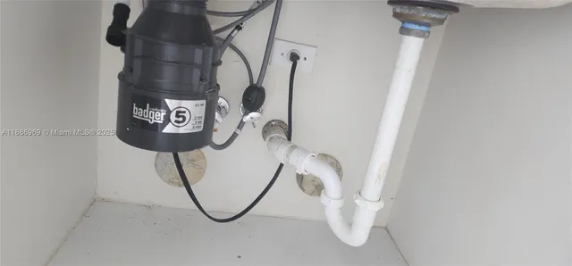 a view of kitchen with washer and dryer