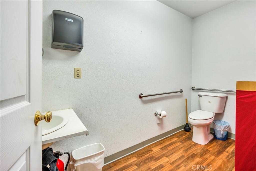 21130 Calistoga Road Middletown, CA 95461 - Photo 18 of 25 a bathroom with a toilet