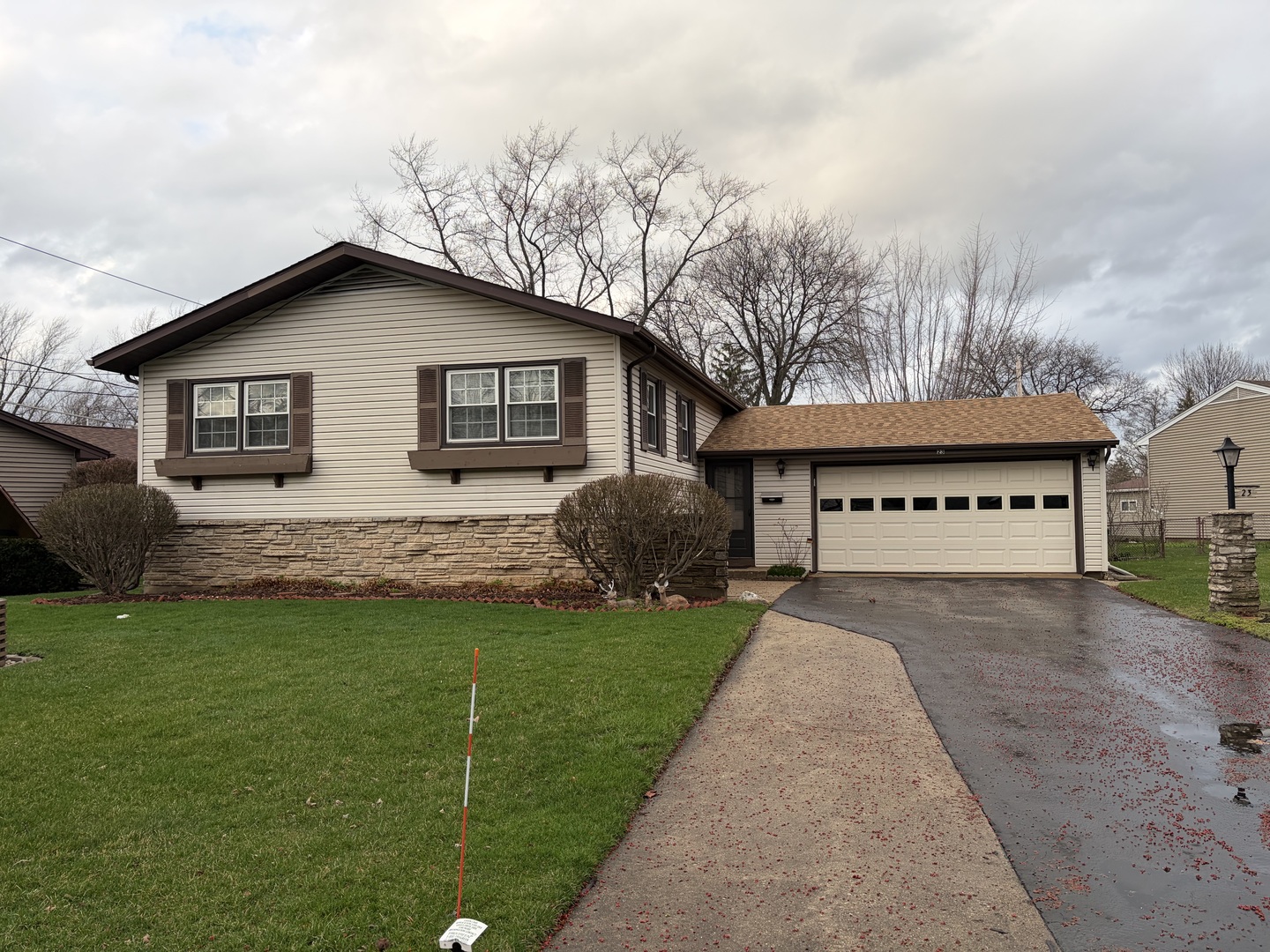 23 St Armand Court Wheeling, IL 60090 - Photo 1 of 1 a house view with a garden space