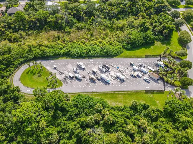 a view of a back yard