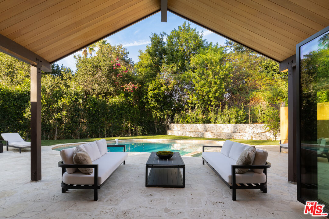 4146 High Valley Road Los Angeles, CA 91436 - Photo 5 of 19