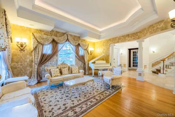 $4,180,000 | 5 Westgate Road, Muttontown, NY 11791