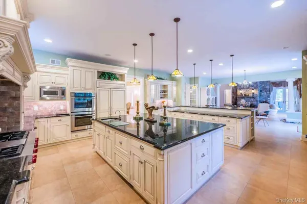 $4,180,000 | 5 Westgate Road, Muttontown, NY 11791