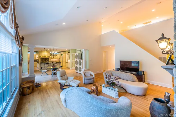 $4,180,000 | 5 Westgate Road, Muttontown, NY 11791