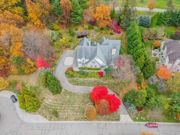 $4,180,000 | 5 Westgate Road, Muttontown, NY 11791