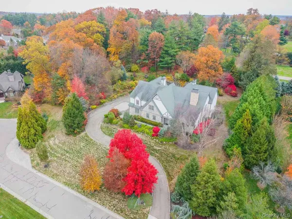 $4,180,000 | 5 Westgate Road, Muttontown, NY 11791