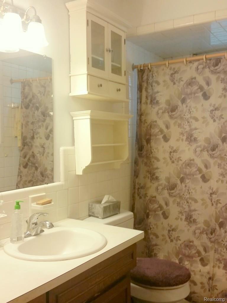 2415 Keith Road West Bloomfield, MI 48324 - Photo 18 of 32 20150703_171223.jpg