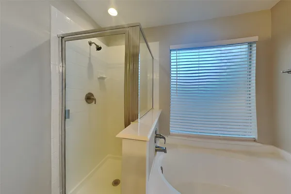 $2,350 | 10210 East Summit Canyon Drive, Houston, TX 77095