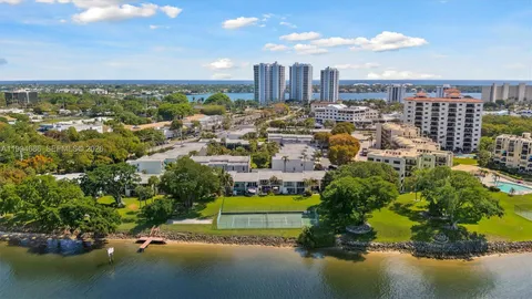 $550,000 | 392 Golfview Road, Unit A, North Palm Beach, FL 33408