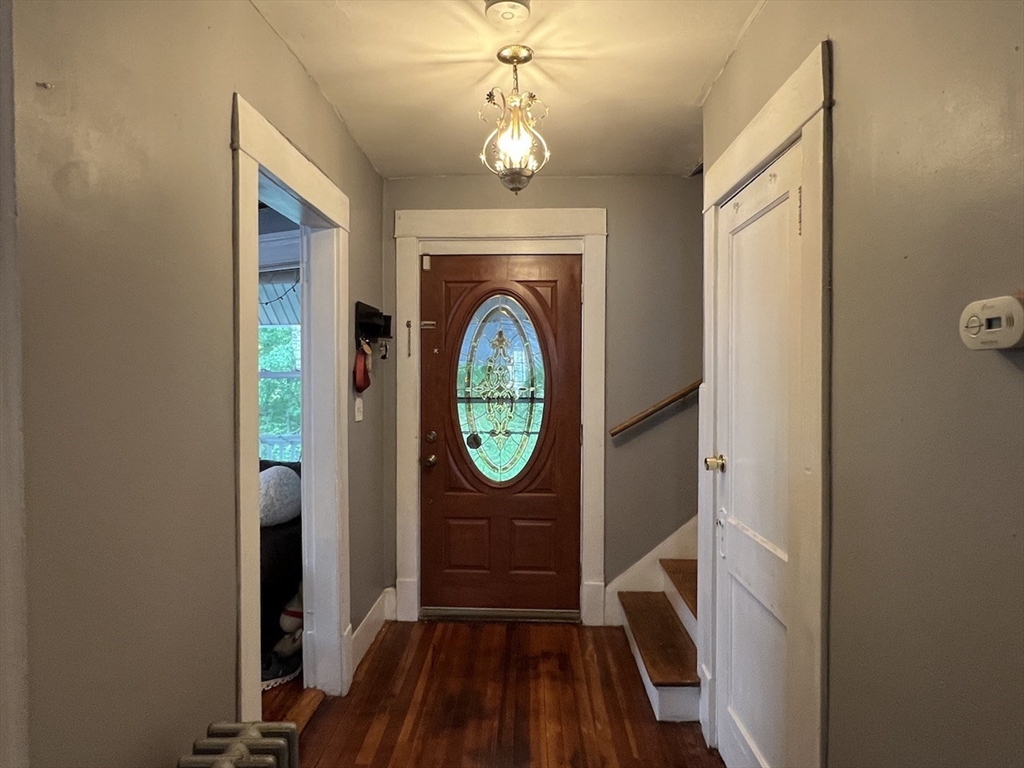 26 Byron Street Springfield, MA 01109 - Photo 5 of 41
