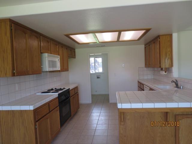 36498 Kenneth Avenue Madera, CA 93636 - Photo 5 of 18 Gallery Image 5