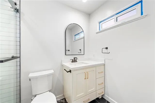 a view of empty room with wooden floor and ceiling fan
