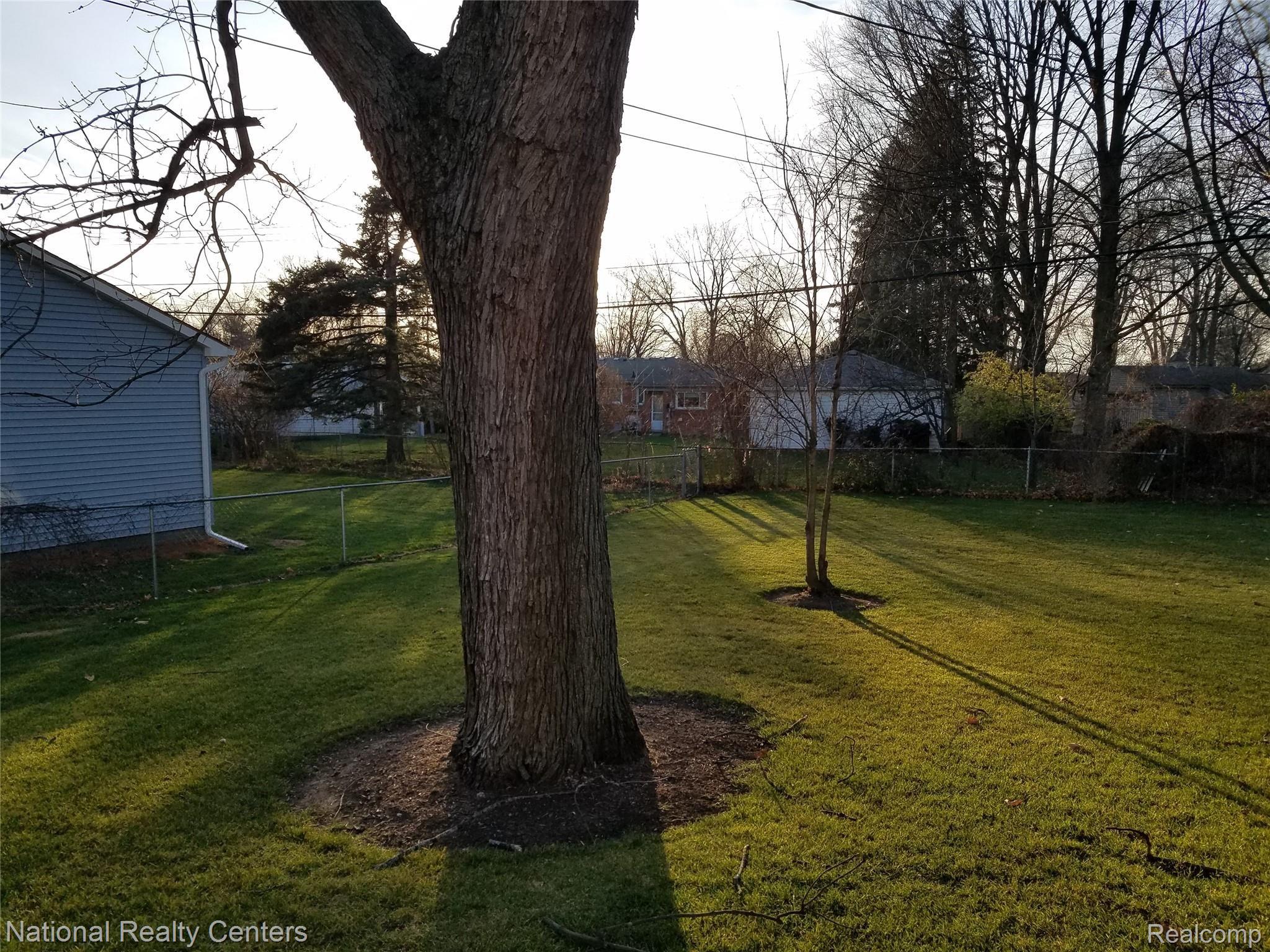 9811 Wayne Road Livonia, MI 48150 - Photo 45 of 47 20201121_161048.jpg