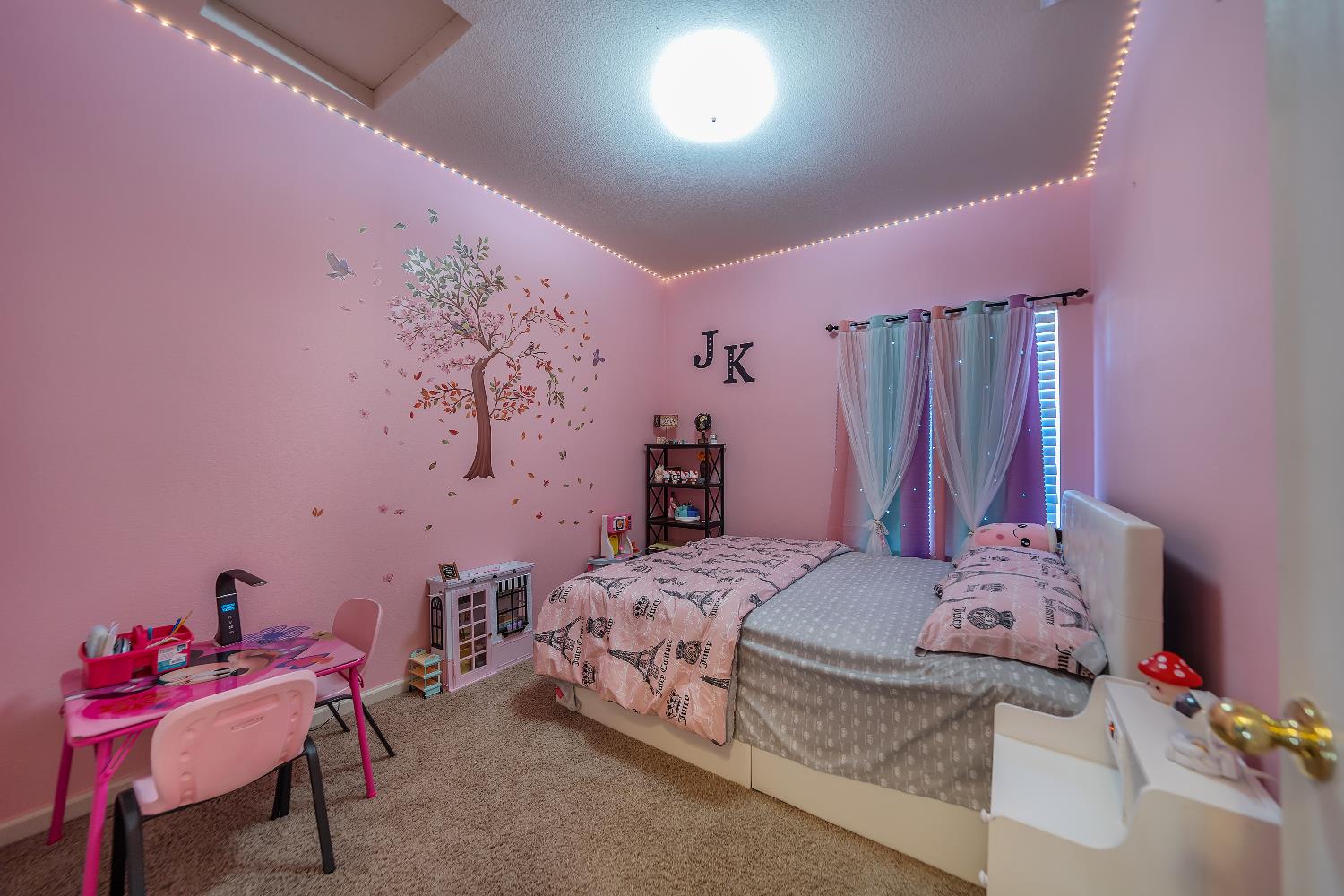 1114 Kay Circle Turlock, CA 95382 - Photo 29 of 40 a bedroom with a bed and a mirror