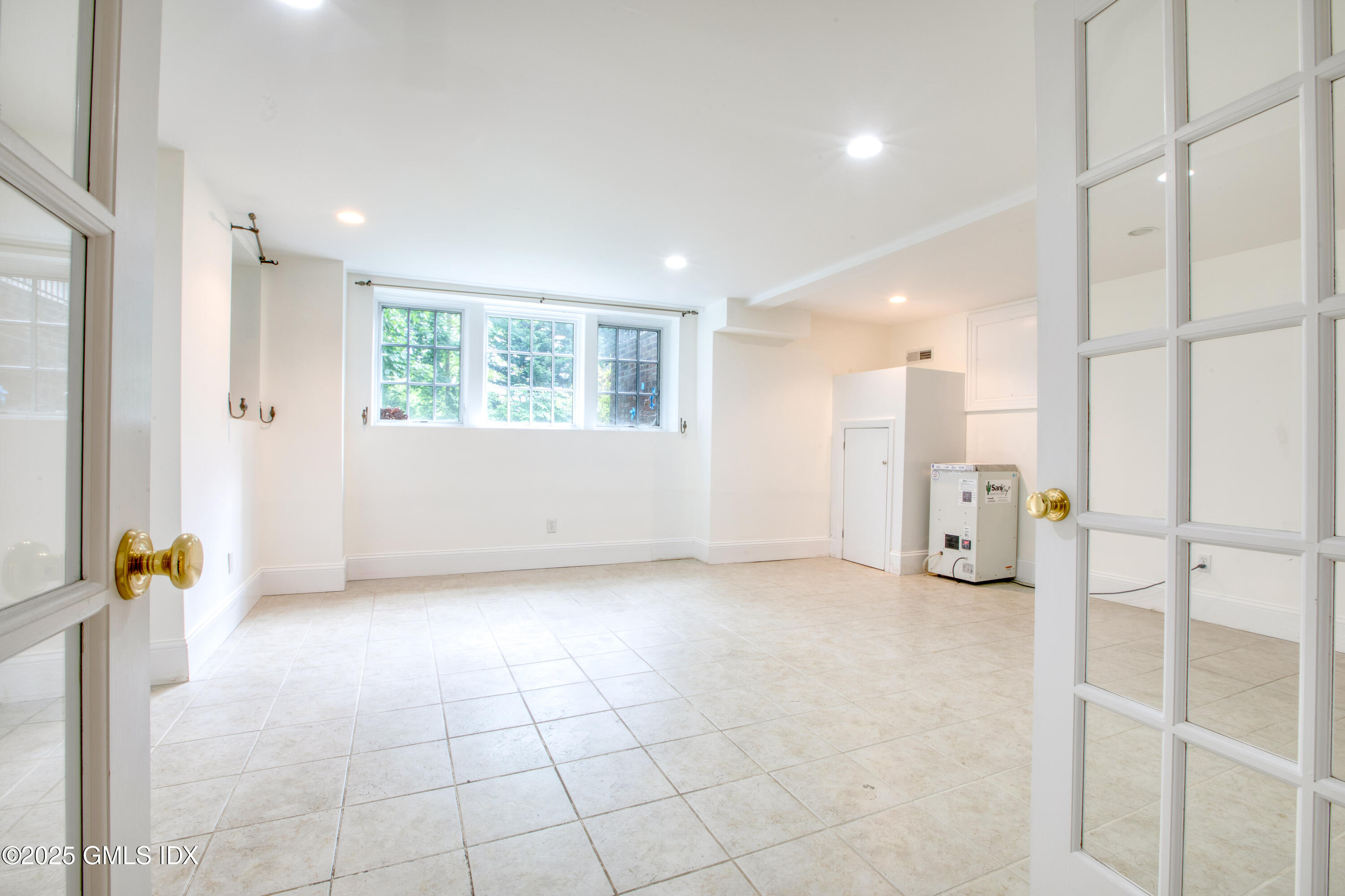 28 Terrace Avenue Riverside, CT 06878 - Photo 23 of 38 864A8115-33