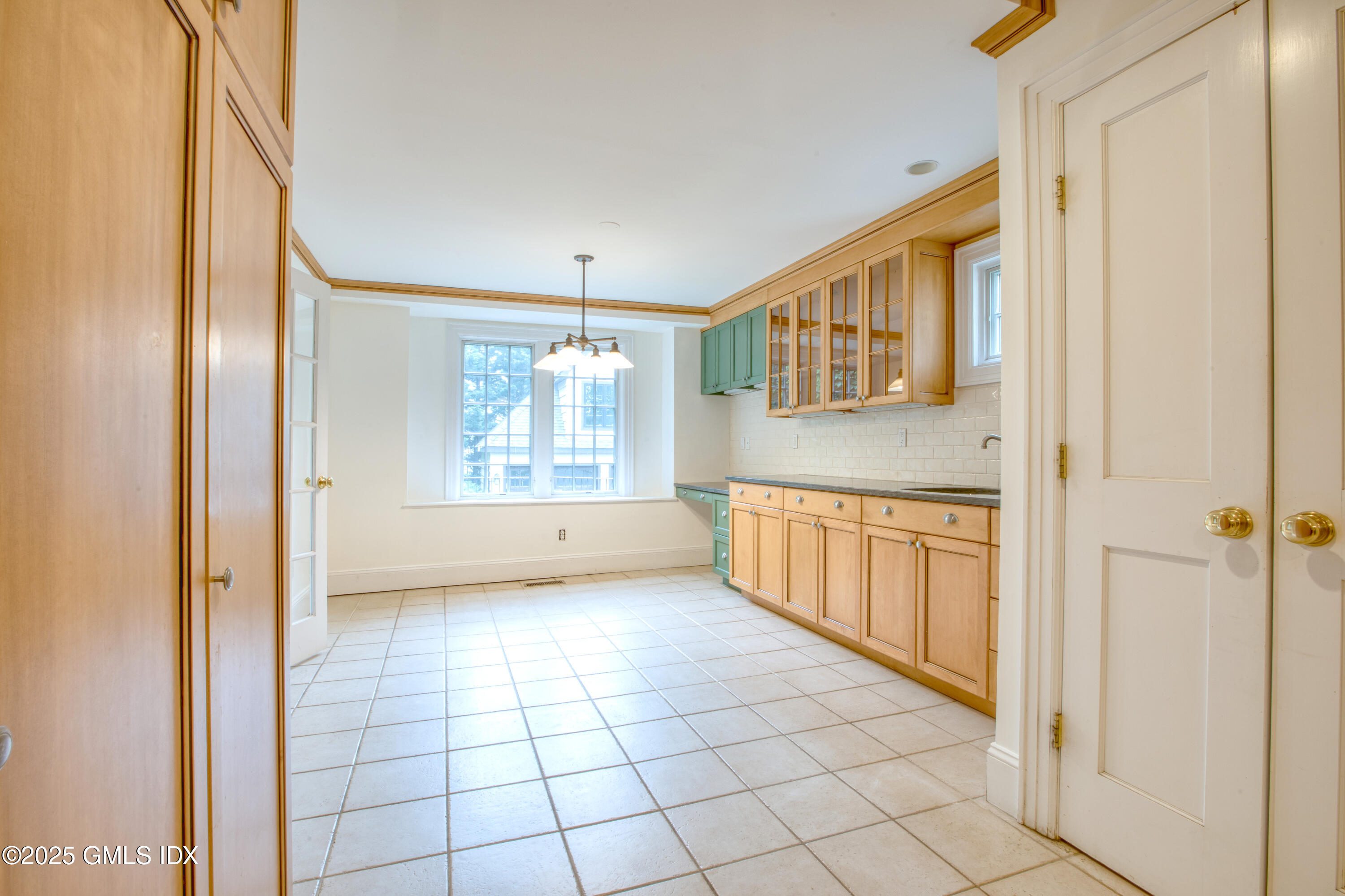 28 Terrace Avenue Riverside, CT 06878 - Photo 8 of 38 864A8043-16