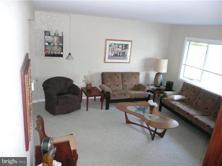 116 Pelham Road South Voorhees, NJ 08043 - Photo 4 of 24 Living Room