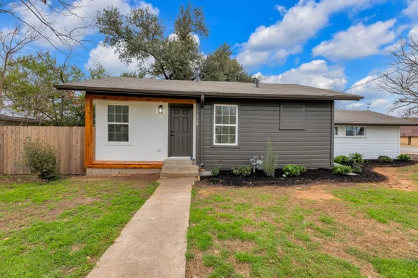 $285,000 | 1709 Cecelia Street, Taylor, TX 76574