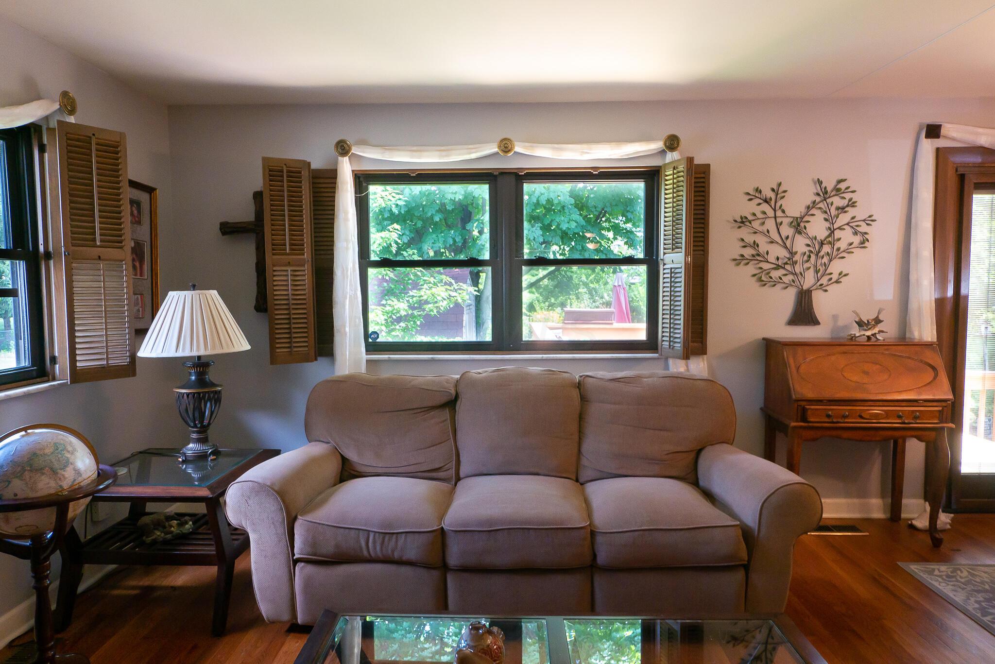 1266 Thurell Road Columbus, OH 43229 - Photo 24 of 48 Living5