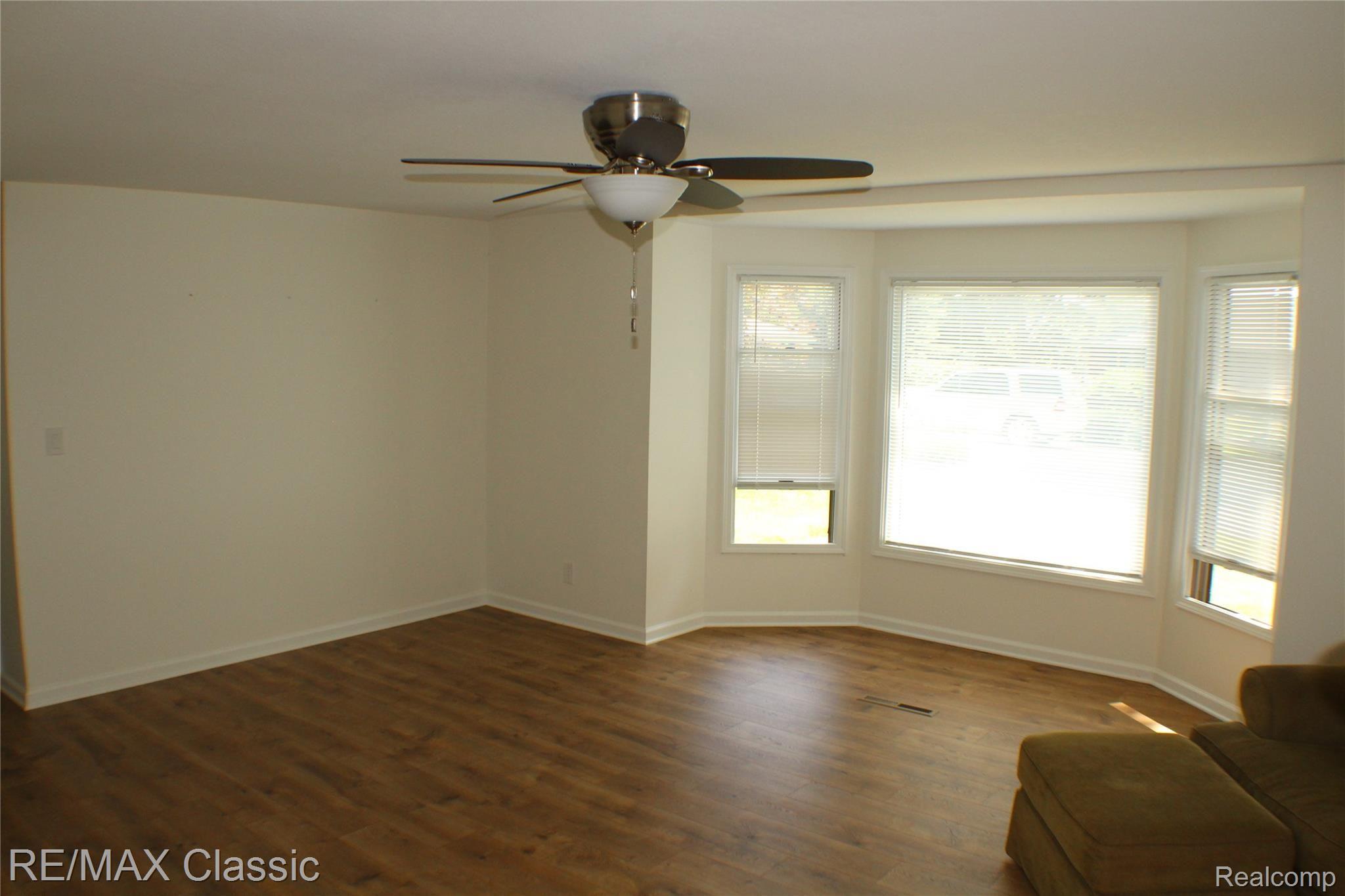 Living Room with ceiling fan