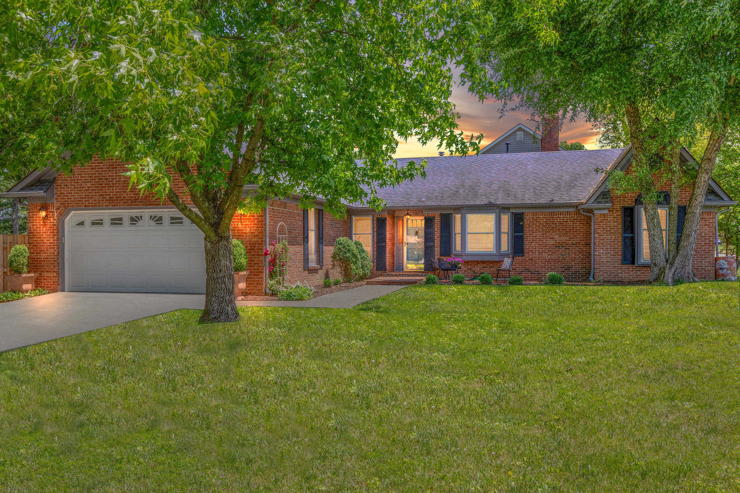 617 Hunters Ridge Road Versailles, KY 40383 - Photo 1 of 29 Front at sunset