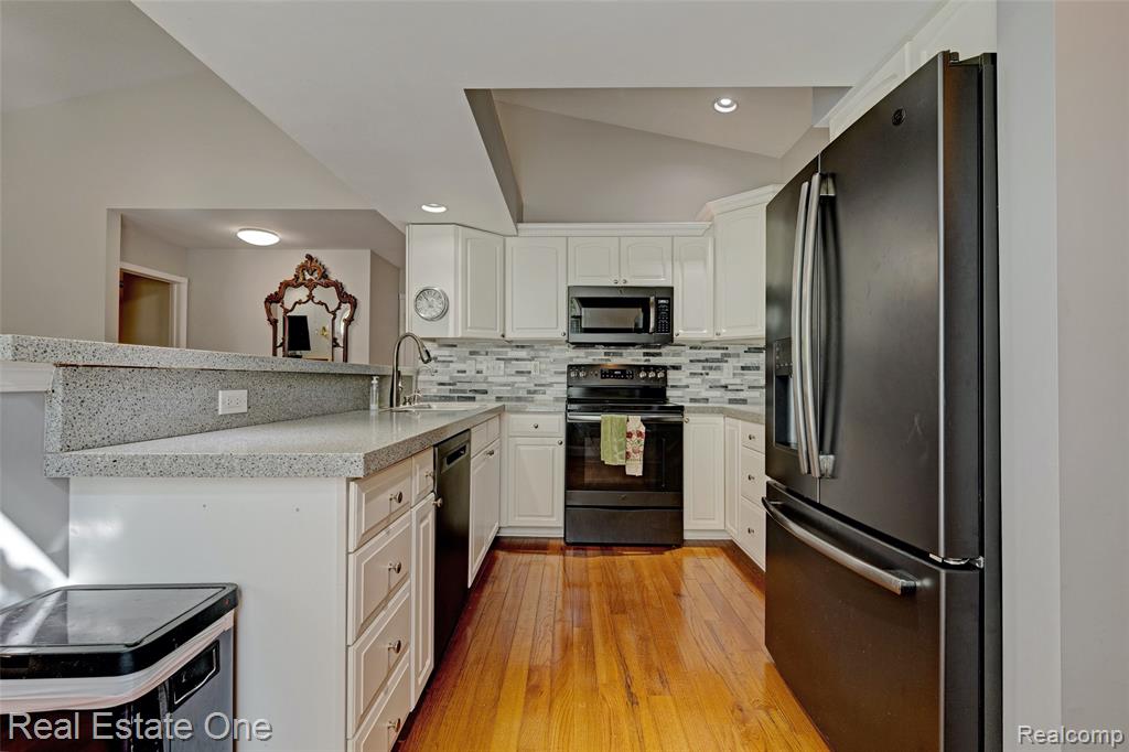 195 Inglewood Court, Unit 26 Linden, MI 48451 - Photo 8 of 60 Gallery Image 8