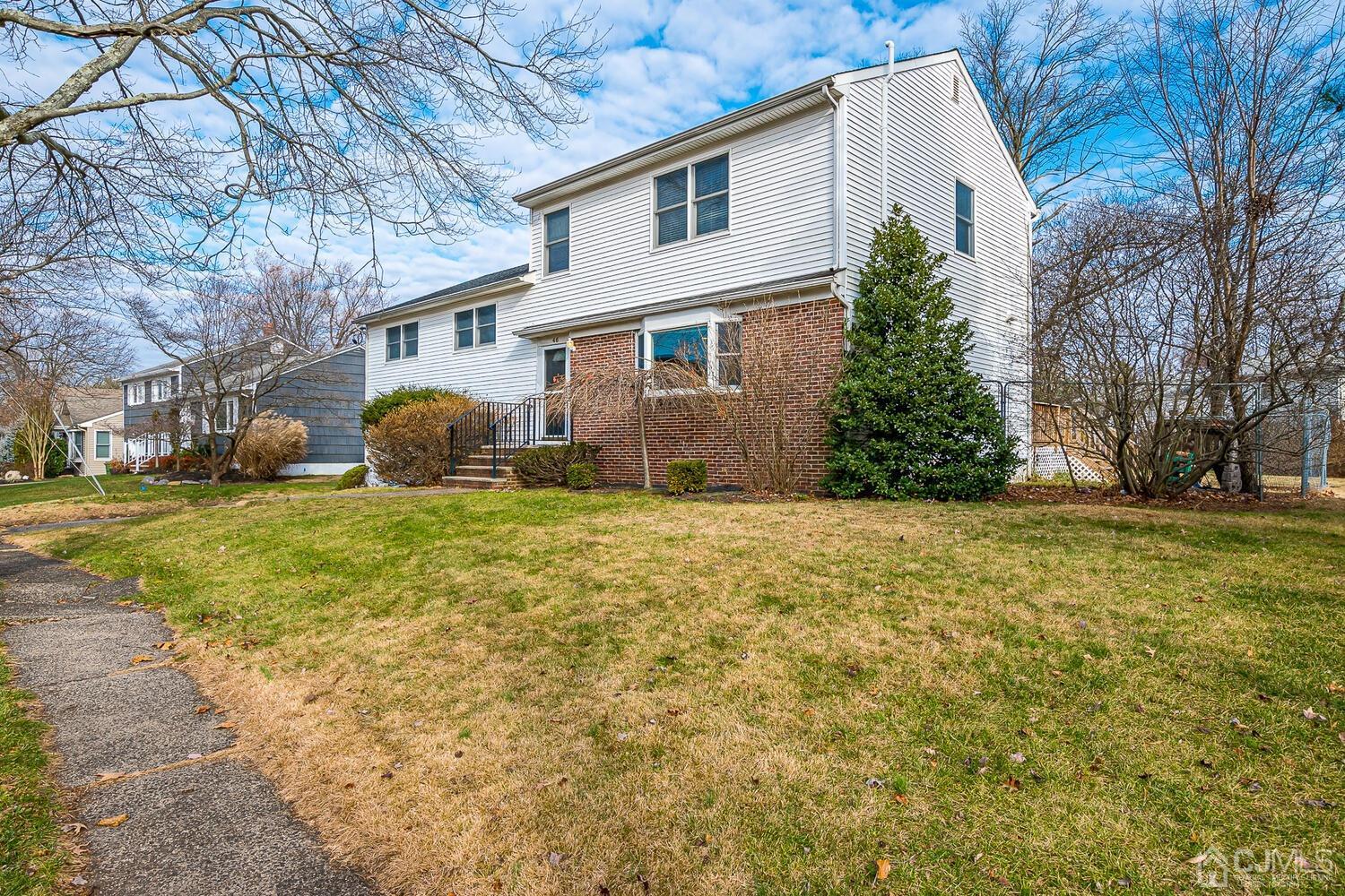 46 Hamlin Road Edison, NJ 08817 - Photo 3 of 43 Gallery Image 3