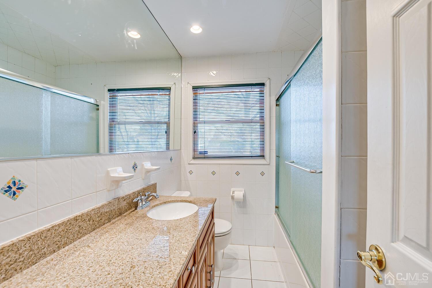 46 Hamlin Road Edison, NJ 08817 - Photo 31 of 43 Gallery Image 31