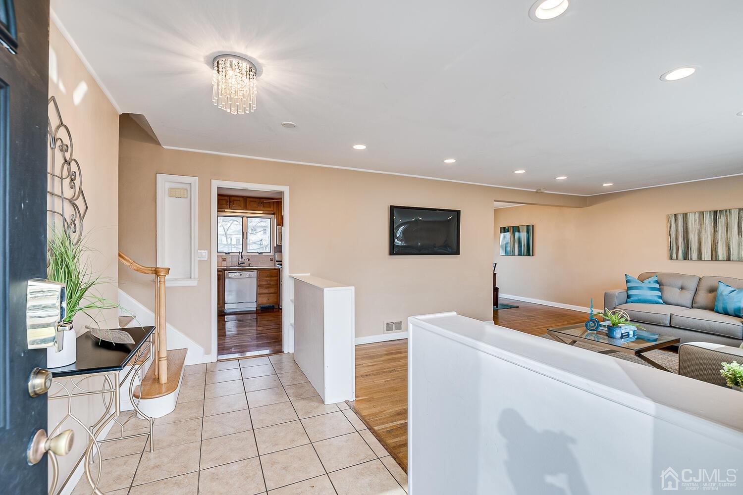 46 Hamlin Road Edison, NJ 08817 - Photo 5 of 43 Gallery Image 5