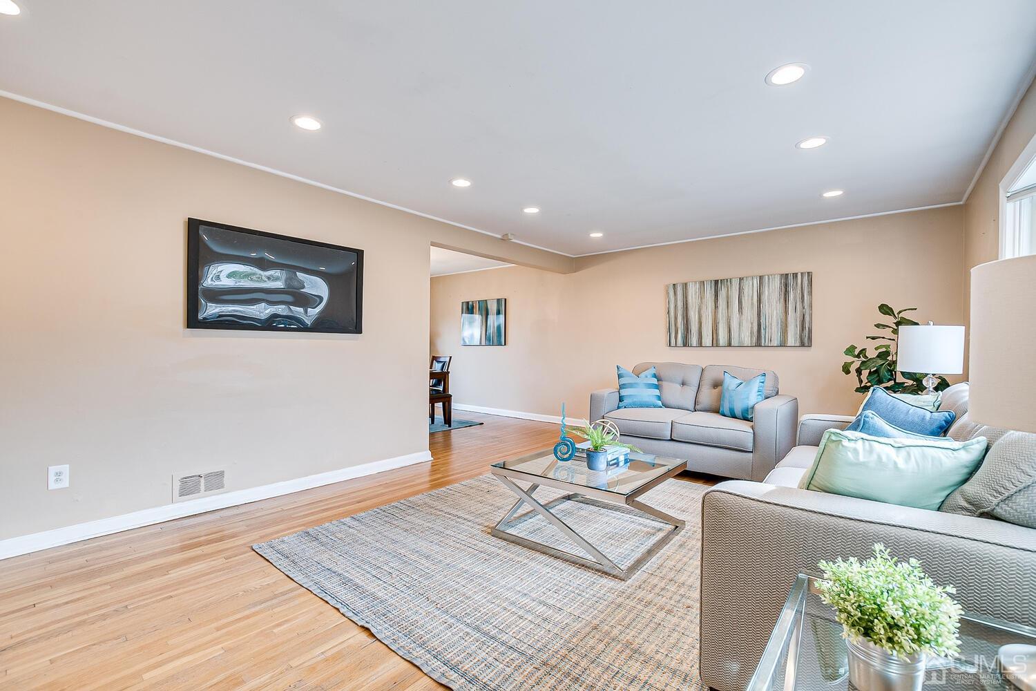 46 Hamlin Road Edison, NJ 08817 - Photo 9 of 43 Gallery Image 9