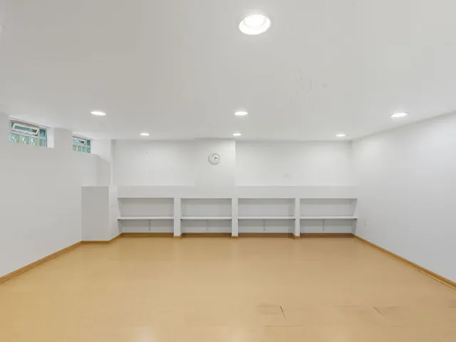 $650,000 | 1412 East Rochdale Place, Chicago, IL 60615