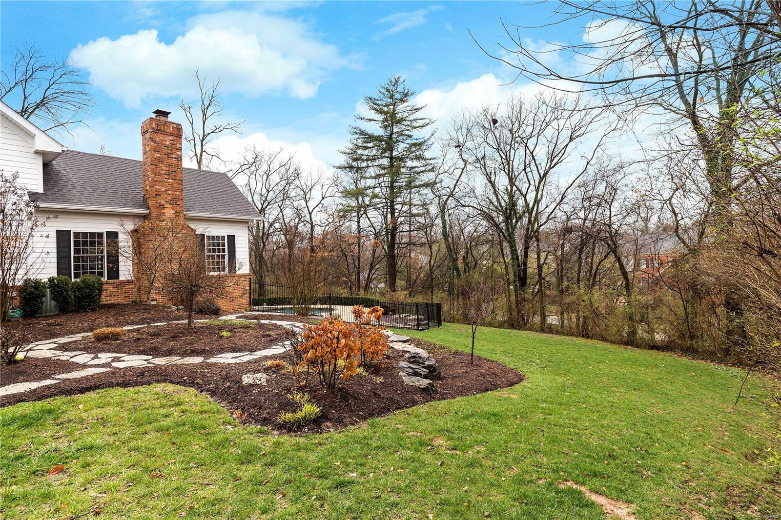 9650 Litzsinger Road St. Louis, MO 63124 - Photo 3 of 37 Gallery Image 3