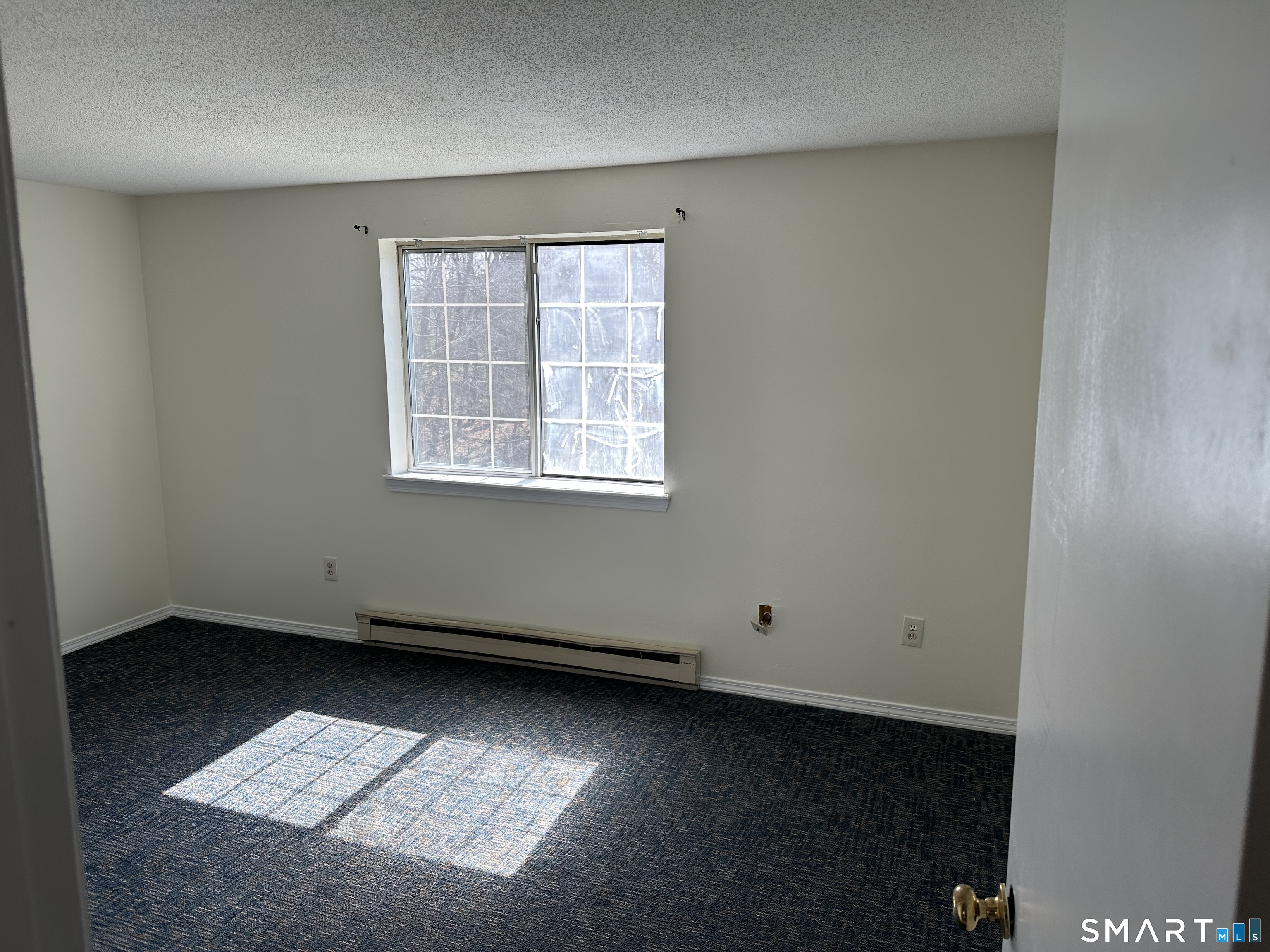 114 Bucks Hill Road, Unit 4 Waterbury, CT 06704 - Photo 8 of 12 an empty room with a window