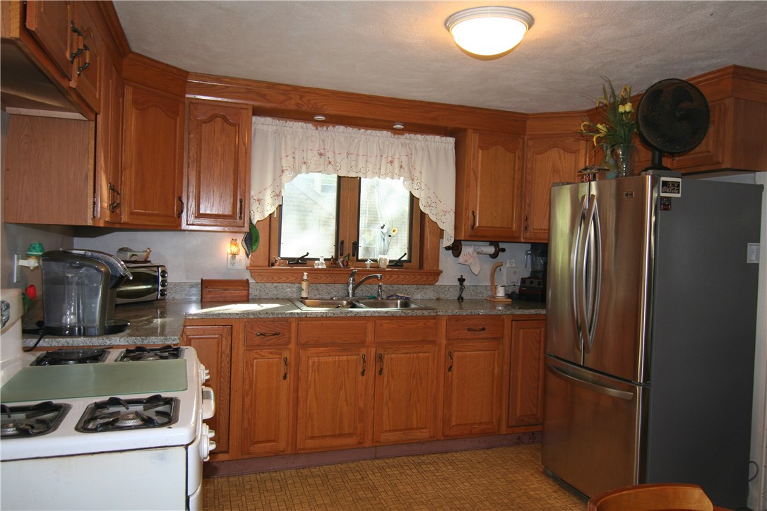 83 Knotty Oak Road Coventry, RI 02816 - Photo 6 of 14