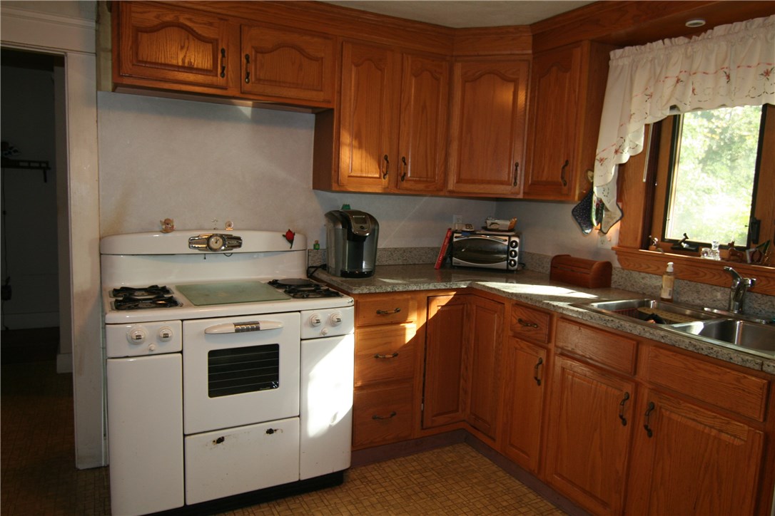 83 Knotty Oak Road Coventry, RI 02816 - Photo 7 of 14