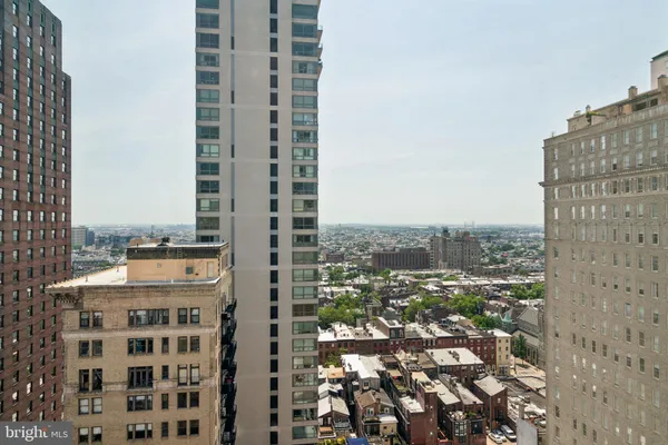 $2,350 | 1701 Locust Street, Unit 2111, Philadelphia, PA 19103