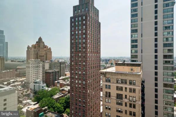 $2,350 | 1701 Locust Street, Unit 2111, Philadelphia, PA 19103