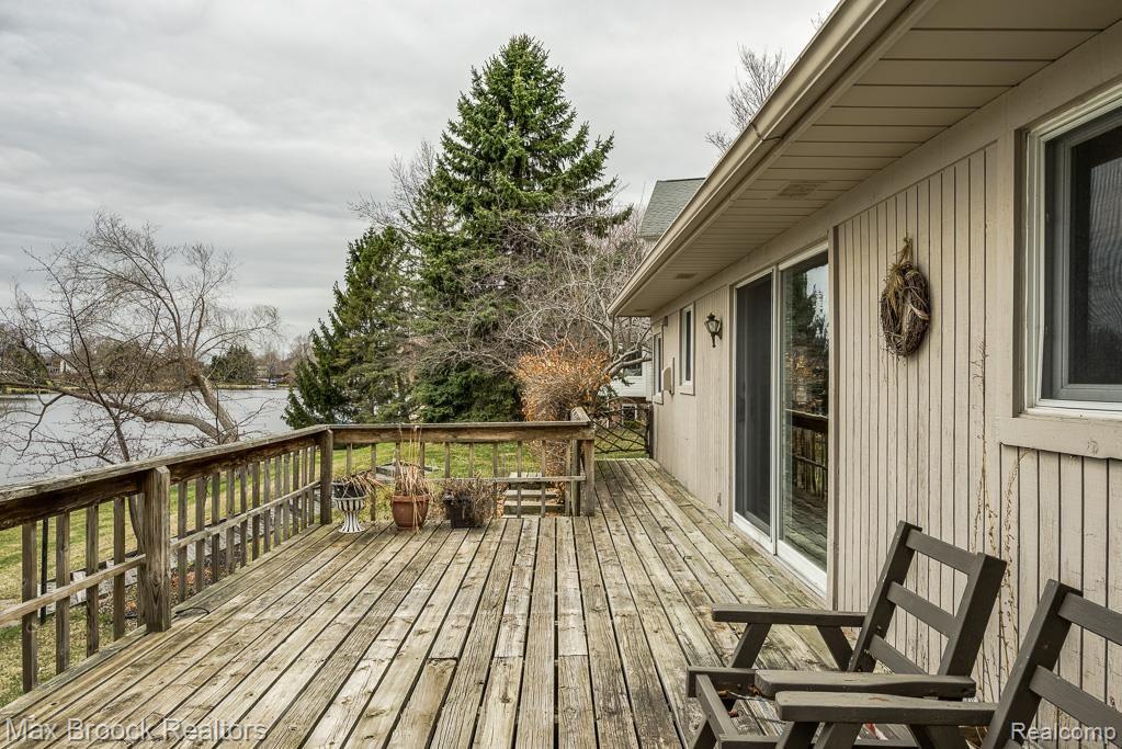 112 Clarkston Road Clarkston, MI 48346 - Photo 20 of 25 Deck off Back of Home
