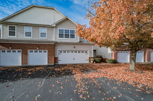$3,000 | 201 Dorset Avenue, Unit 201, Oswego, IL 60543