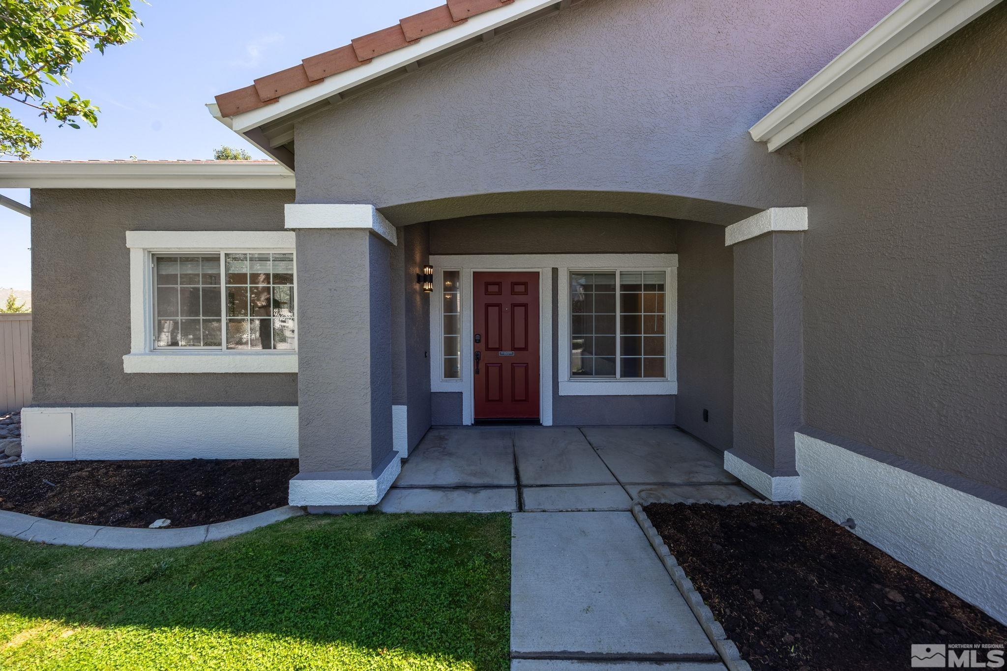 10600 Arbor Way Reno, NV 89521 - Photo 4 of 33 a front view of a house with a yard