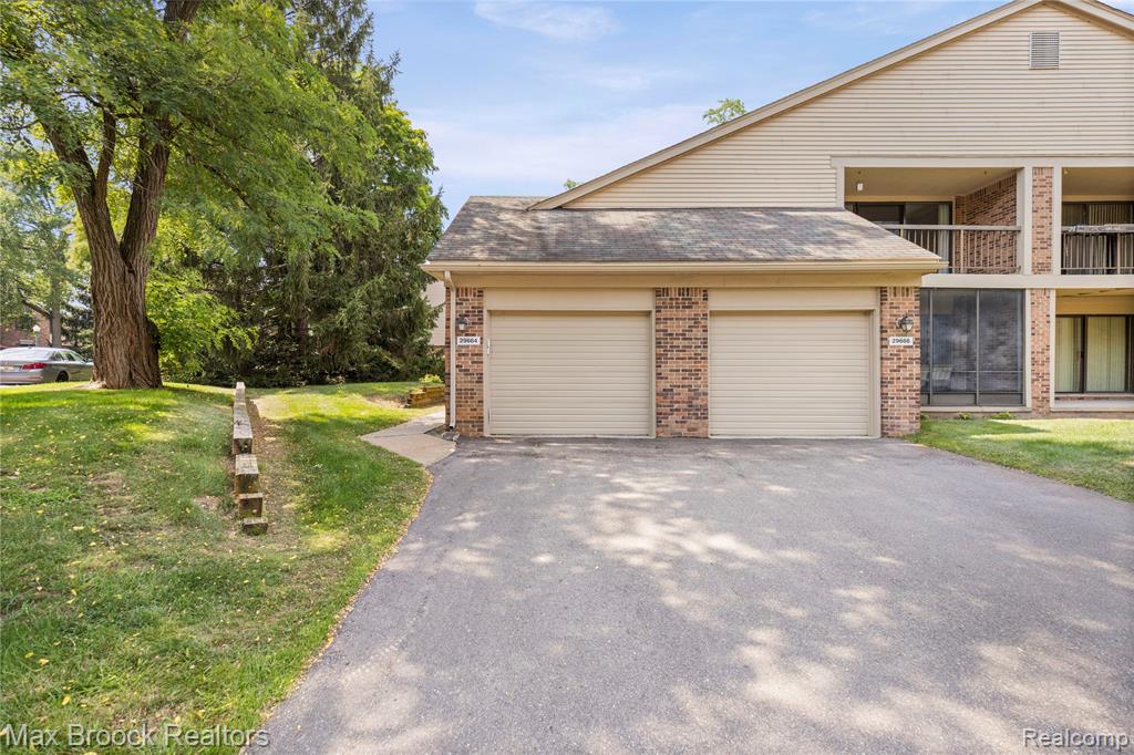 29664 Pine Ridge Circle Farmington Hills, MI 48331 - Photo 28 of 34