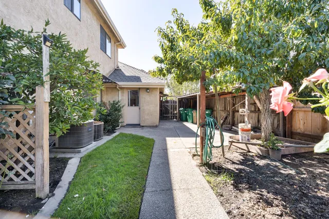 $949,950 | 1714 Willow Point Court, Lodi, CA 95242