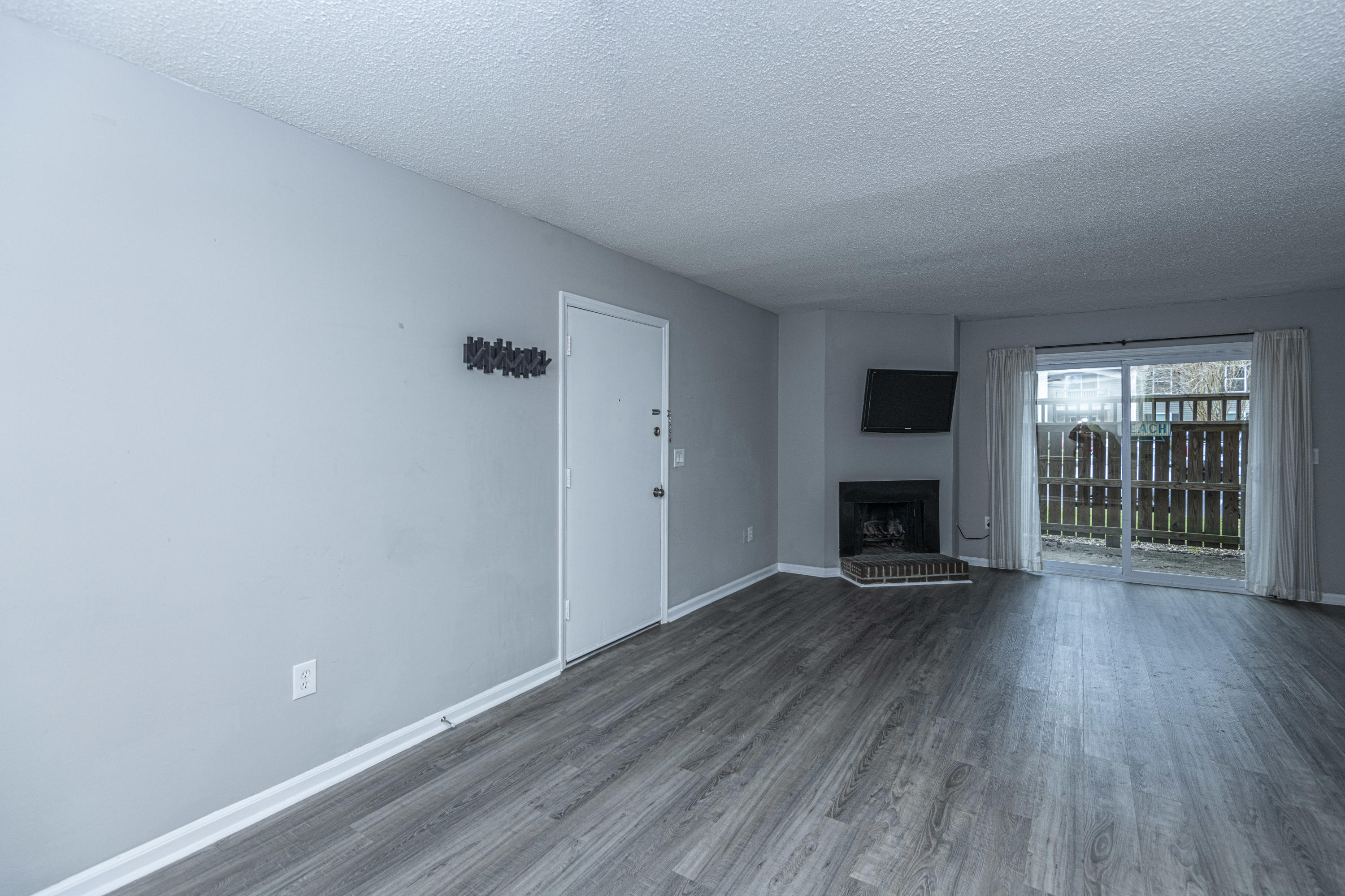 1402 Camp Road, Unit 15B Charleston, SC 29412 - Photo 3 of 23 DSC_0426