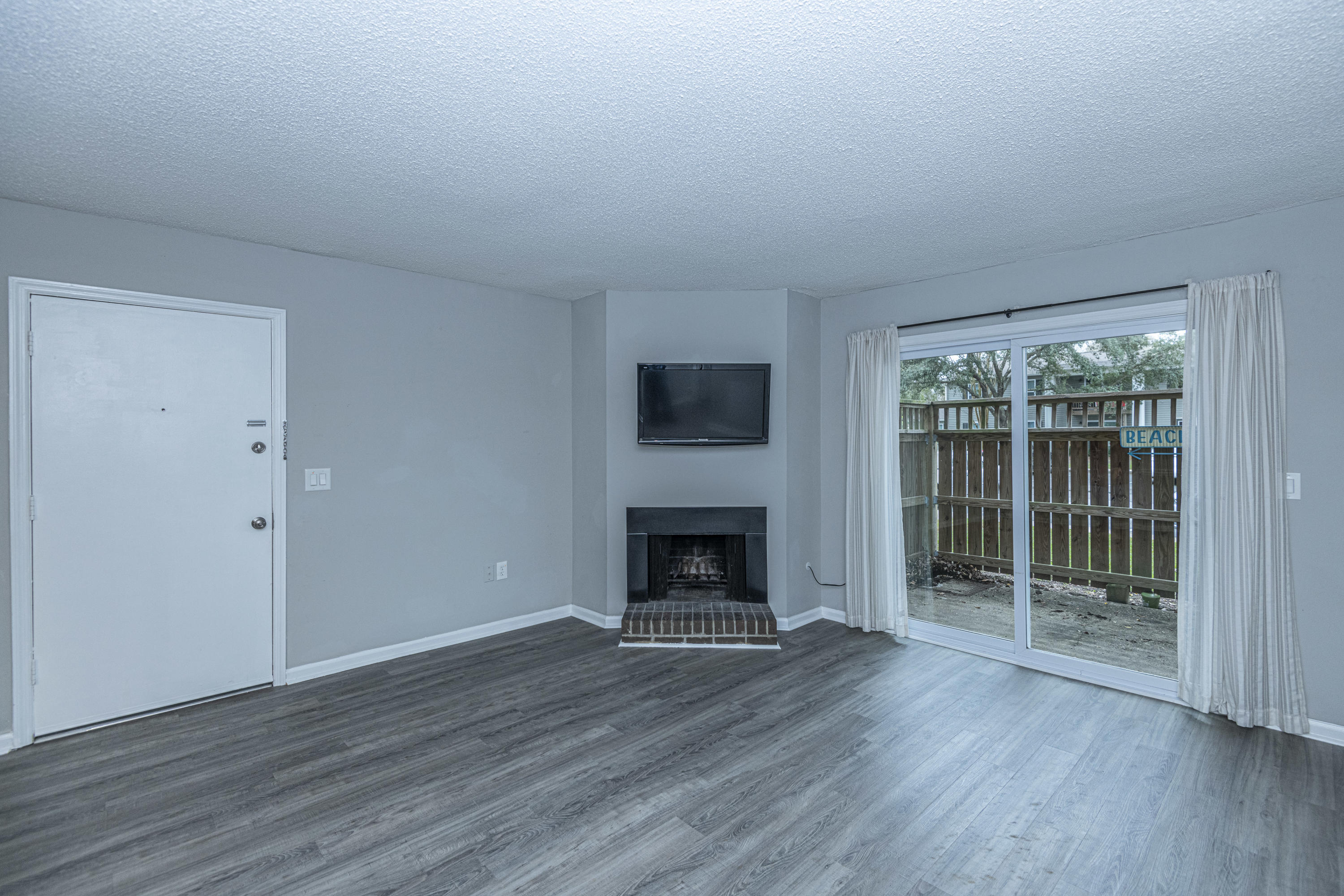 1402 Camp Road, Unit 15B Charleston, SC 29412 - Photo 6 of 23 DSC_0415