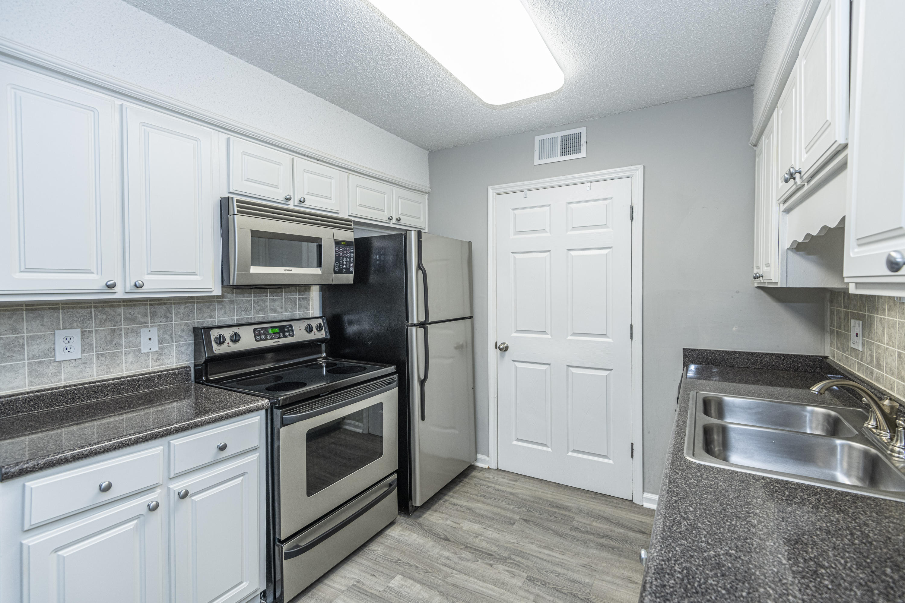 1402 Camp Road, Unit 15B Charleston, SC 29412 - Photo 7 of 23 DSC_0428